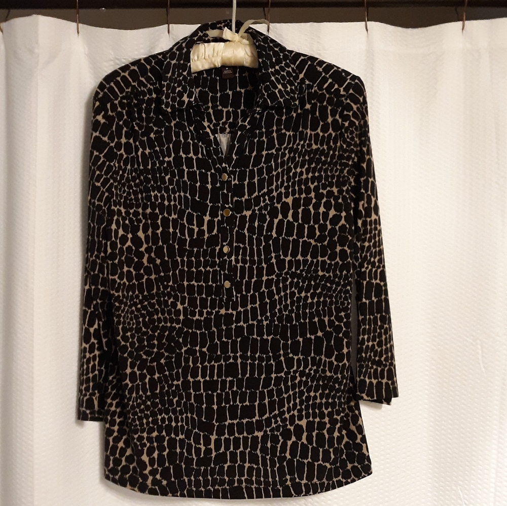 Dana Buckman Flowing Blouse. Remember %15 off Bundle of 3+